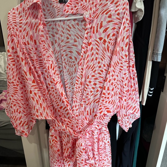 ๐ Pink and white romper shorts ๐ - Picture 1 of 7